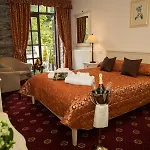 Hotel Whitewater &