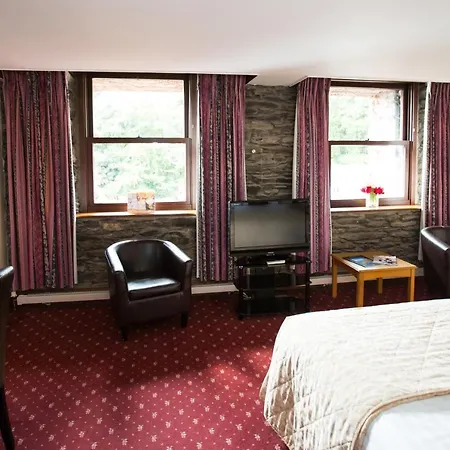 Whitewater & Hotel Newby Bridge