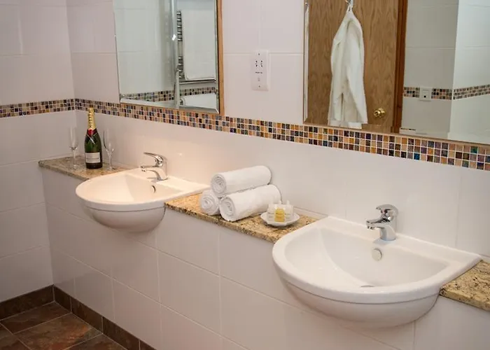 وسبا وايتووتر فندق