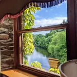 Otel Whitewater & 3*