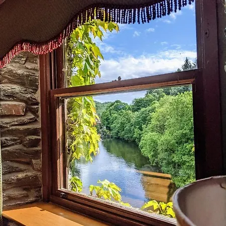 Otel Whitewater & 3*