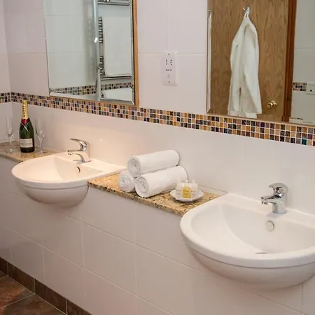 Whitewater & מלון